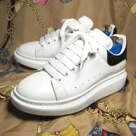 [BUNJANG] Alexander McQueen Oversized Sole Sneakers White & Black Calfskin Leather EU 42 / 영국명품 알렉산더멕퀸 553680 화이트앤 블랙 오버솔 스니커즈 270