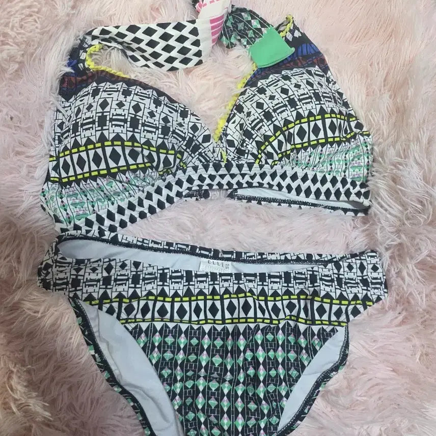 [BUNJANG] Elle Bikini Set Pattern M (85-90) / 엘르 수영복 85~90비키니 패턴. 실착용1회. 상태 좋아요