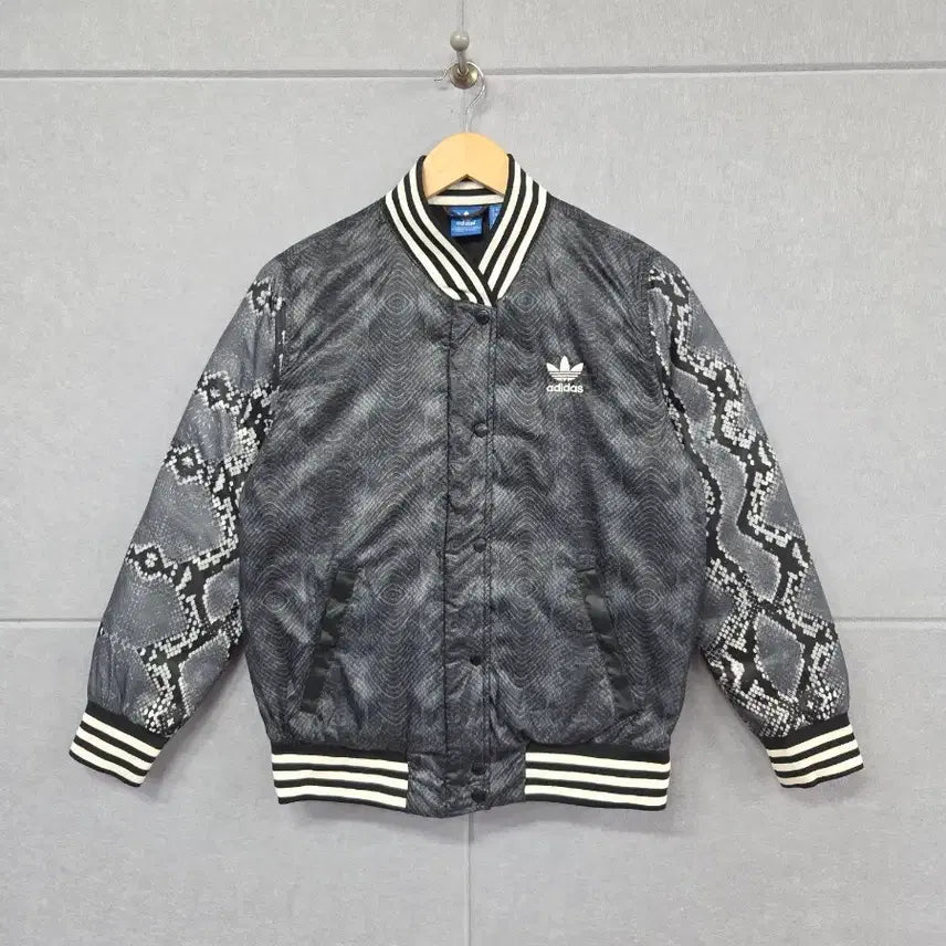 [BUNJANG] Adidas Originals Snake Pattern Snap Bomber Jacket / 아디다스 오리지널스 뱀피 패턴 스냅 봄버 자켓