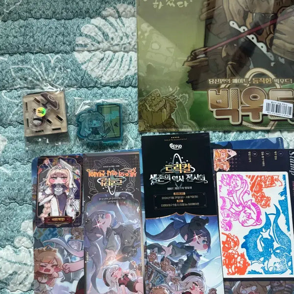 [BUNJANG] Trickster: The Hyundai Butter Pepero Keyring and Postcard Set / 트릭컬 더현대, 버터빼빼로키링, 엽서세트