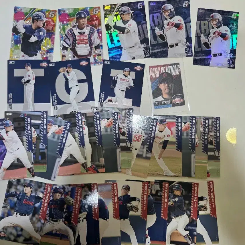 [BUNJANG] Lotte Giants KBO Baseball Card - Han Tae-yang & Yoo Kang-nam (Holo Parallel) / 롯데 자이언츠  kbo 카드 한태양 유강남 홀로페러렐