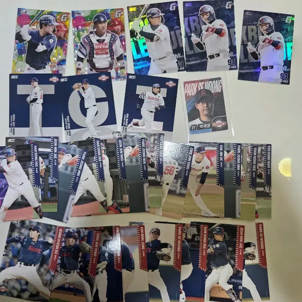 [BUNJANG] Lotte Giants KBO Baseball Card - Han Tae-yang & Yoo Kang-nam (Holo Parallel) / 롯데 자이언츠  kbo 카드 한태양 유강남 홀로페러렐