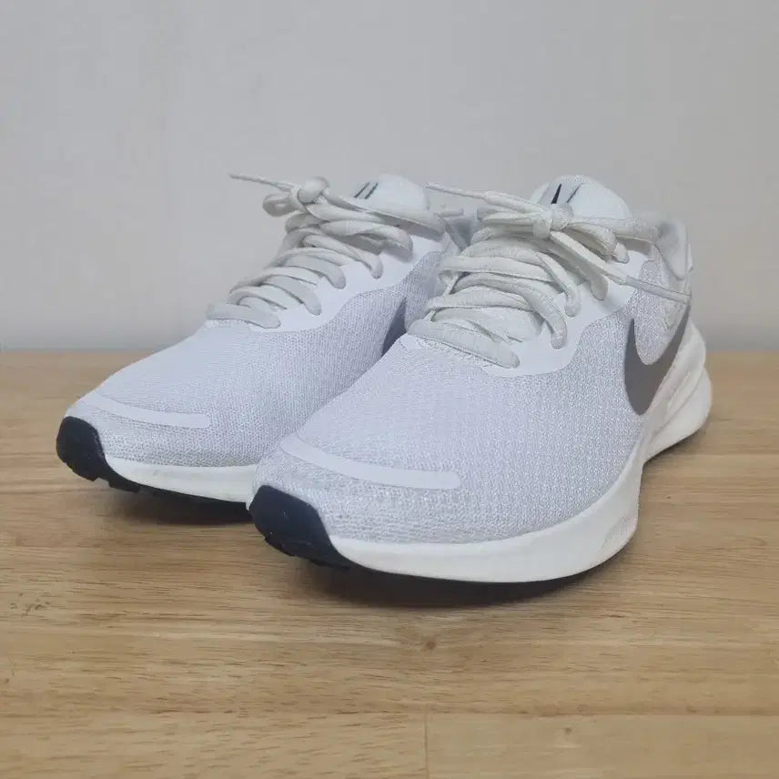 [BUNJANG] Nike Revolution 7 Photon Dust White 245mm / 나이키 레볼루션 7 포톤 더스트 화이트 245mm