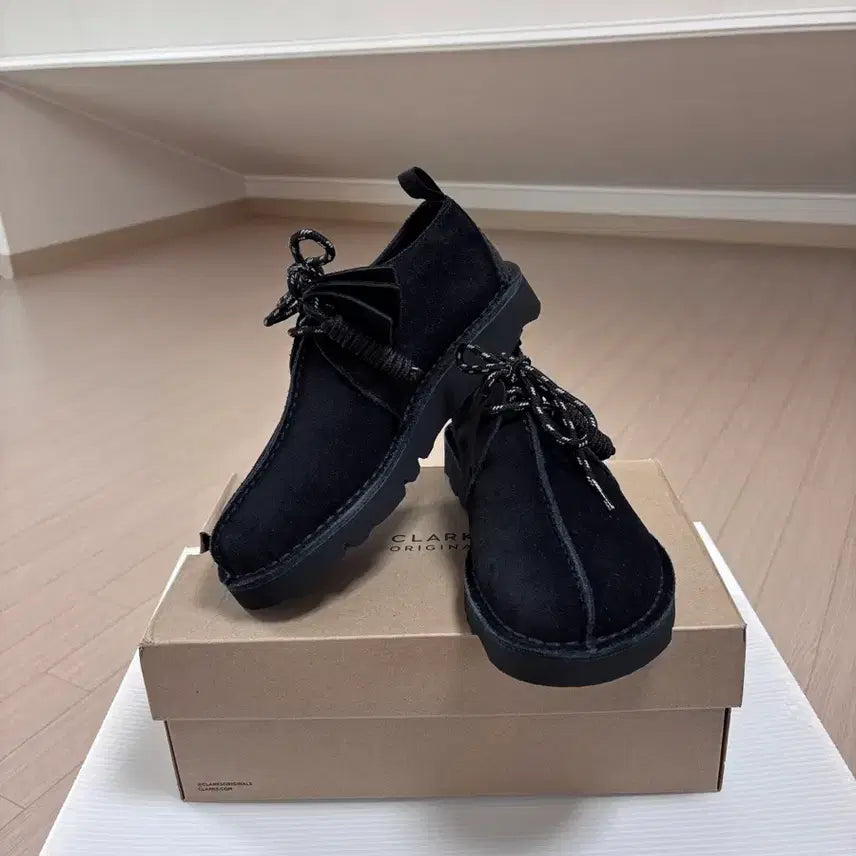 [BUNJANG] Clarks Desert Trek Gore-Tex Vibram Black Suede Boots 260 / 새상품) 260 클락스 데저트 트랙 고어텍스 비브람 블랙 스웨이드