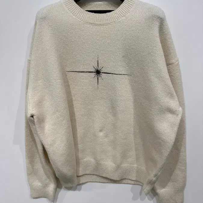 [BUNJANG] MPLAYGROUND White Graphic Knit Sweater / [Free] 엠플레이그라운드 화이트 그래픽 니트
