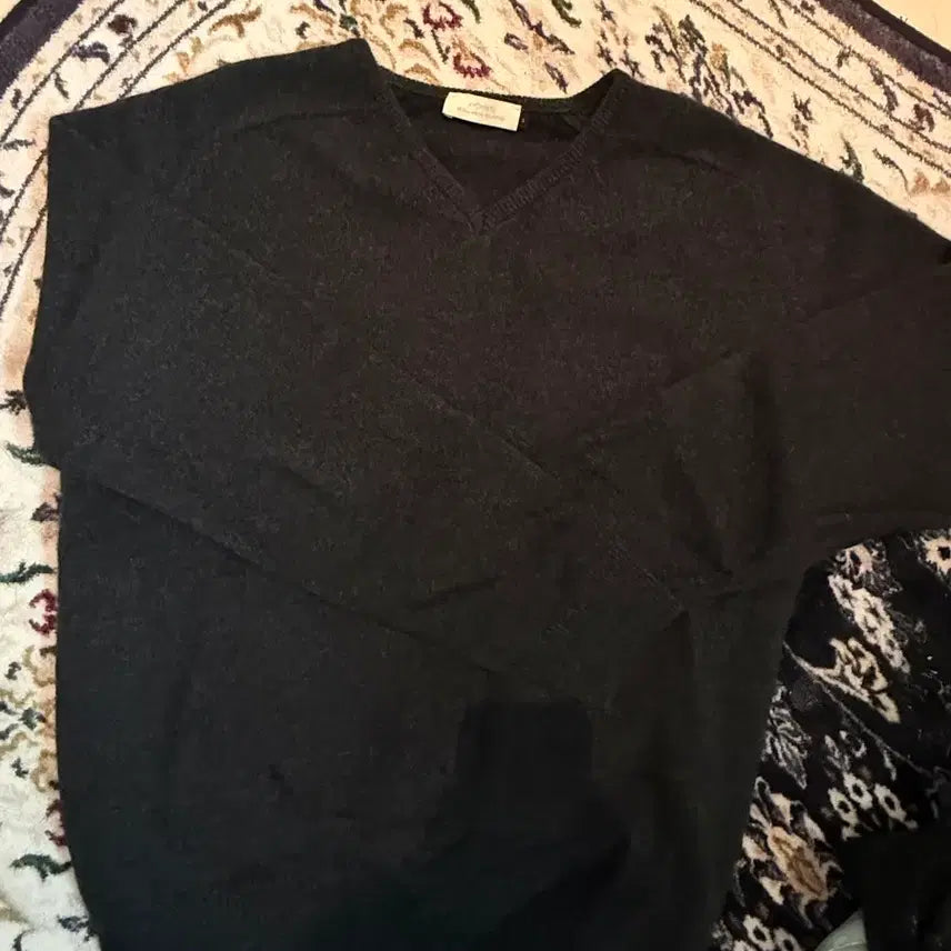 [BUNJANG] Amomento Raccoon V-neck Knit L Charcoal / 아모멘토 라쿤 브이넥 니트 L 차콜