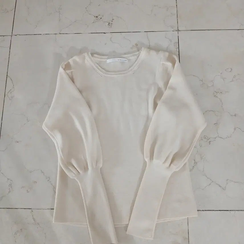 [BUNJANG] Lenibon Volume Sleeve Knit / 레니본 볼륨 소매 니트