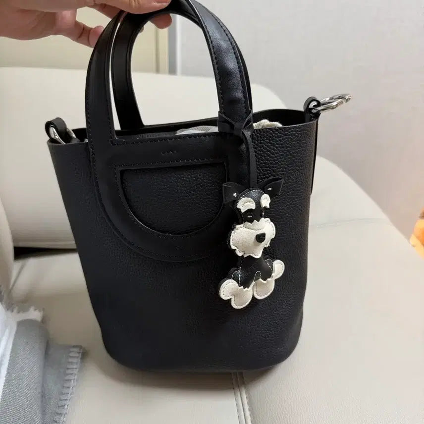 [BUNJANG] Black Leather Shoulder Bag with Flower Charm / 가죽 가방 블랙