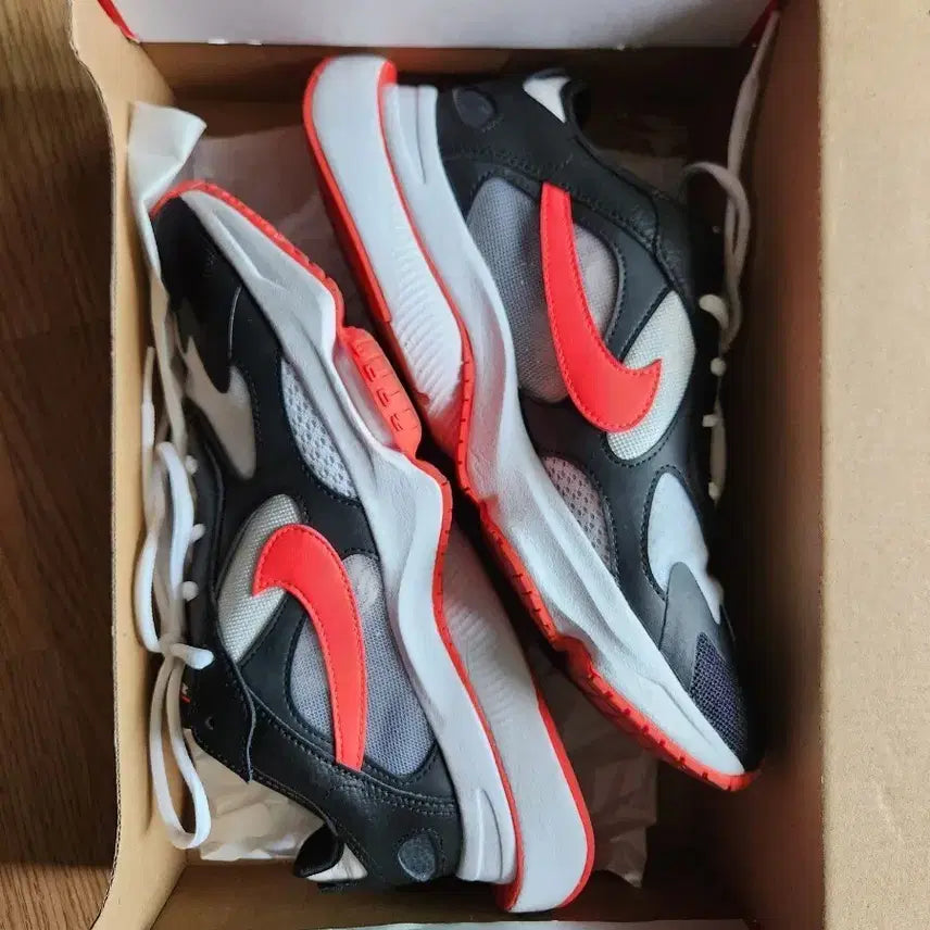 [BUNJANG] Nike Air Zoom Division Sneakers (Black/Red, Size 265) / 265 나이키 에어 줌 디비전 검빨 운동화