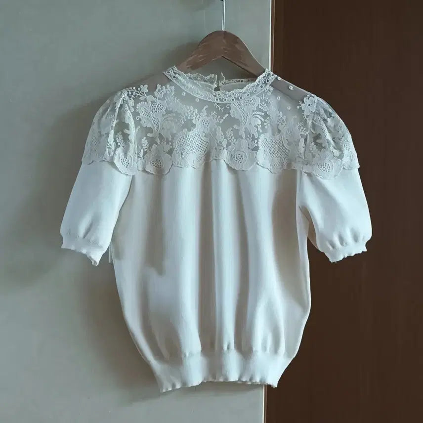 [BUNJANG] Ivory Lace Knit Blouse / 미착용)아이보리 레이스 니트 블라우스