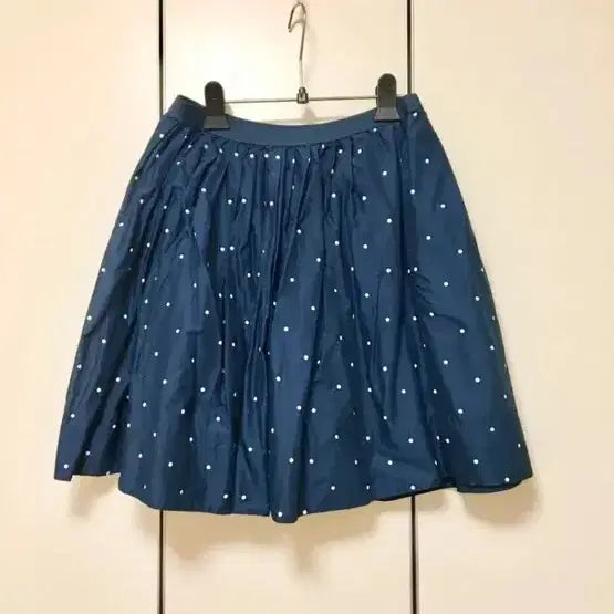 [BUNJANG] Uniqlo Dot Flare Midi Skirt Navy M / 유니클로 도트 플레어 스커트 네이비 M (55-66)