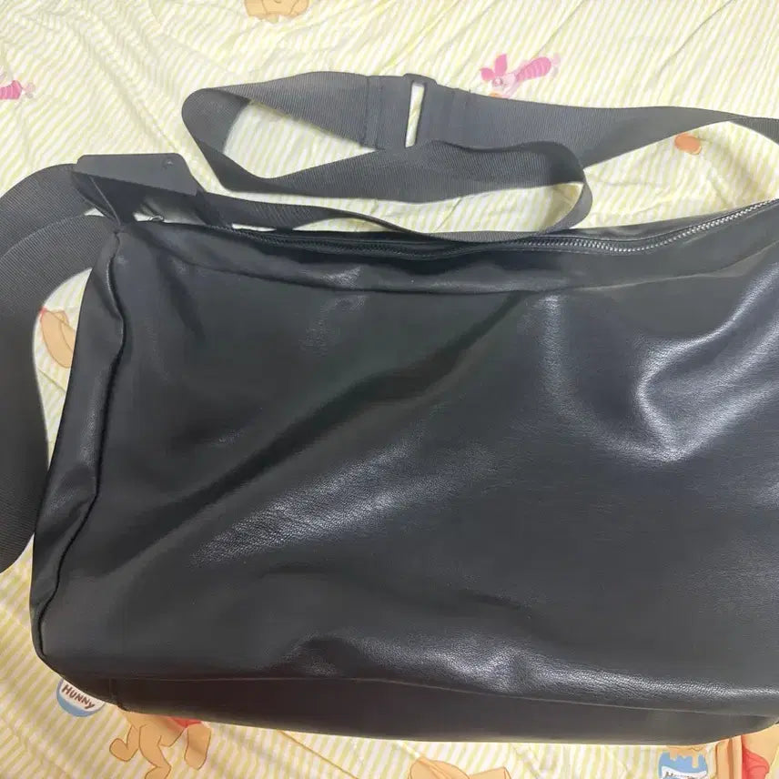 [BUNJANG] Black Leather Crossbody Bag / 블랙 가죽 크로스백