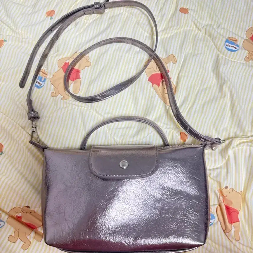 [BUNJANG] Metallic Silver Crossbody Bag / 메탈릭 실버 크로스백 가방 교환 판매