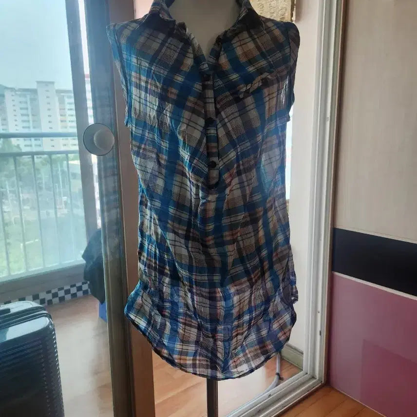 [BUNJANG] Checkered Sleeveless Blouse / 체크무늬 민소매 블라우스