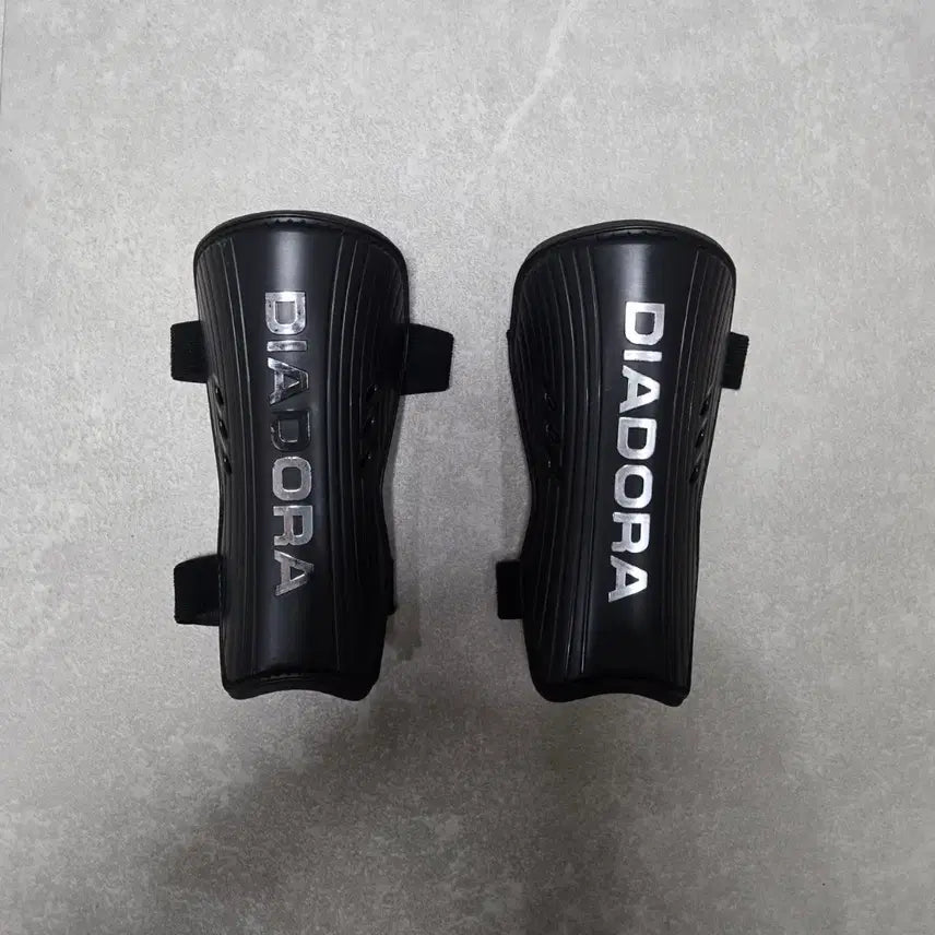 [BUNJANG] Diadora Shin Guards (Size M) / 디아도라 정강이 보호대 M 싸게 처리