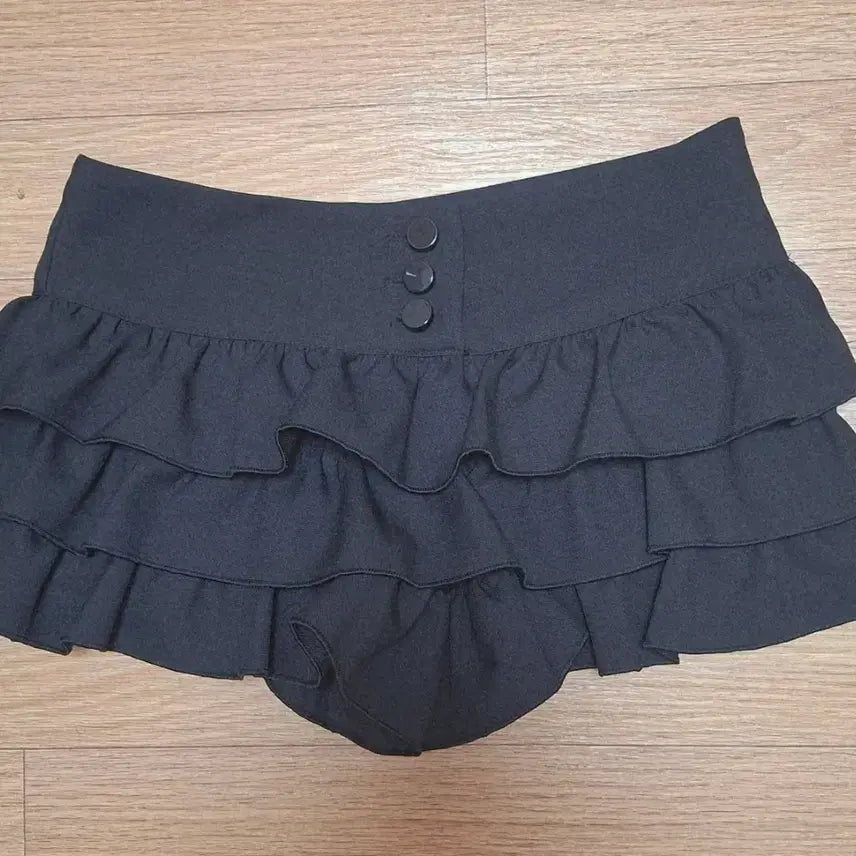 [BUNJANG] Black 3-Tier Ruffle Goth Culottes Shorts / 갸루 캉캉 3단 프릴 큐롯 블랙 검정 고스 반바지