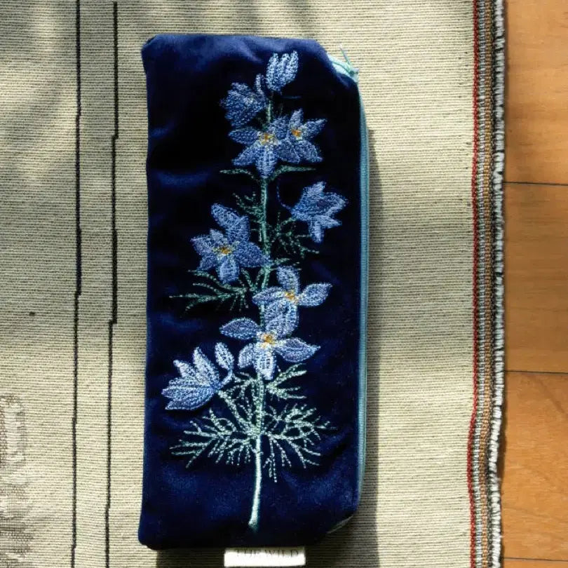 [BUNJANG] The Wild Embroidered Pencil Pouch / the wild 델피늄 펜슬파우치