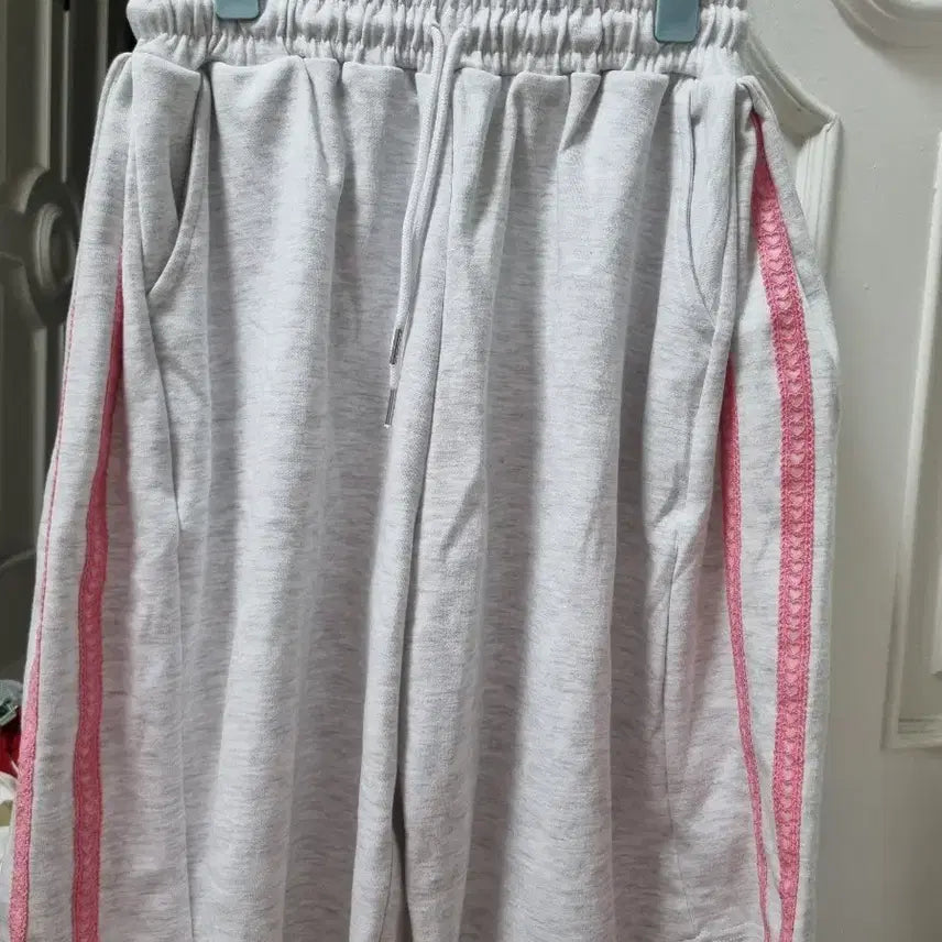 [BUNJANG] Women's Training Shorts with Pink Stripes / 여성 트레이닝 반바지 멜란지 그레이 핑크 스트라이프