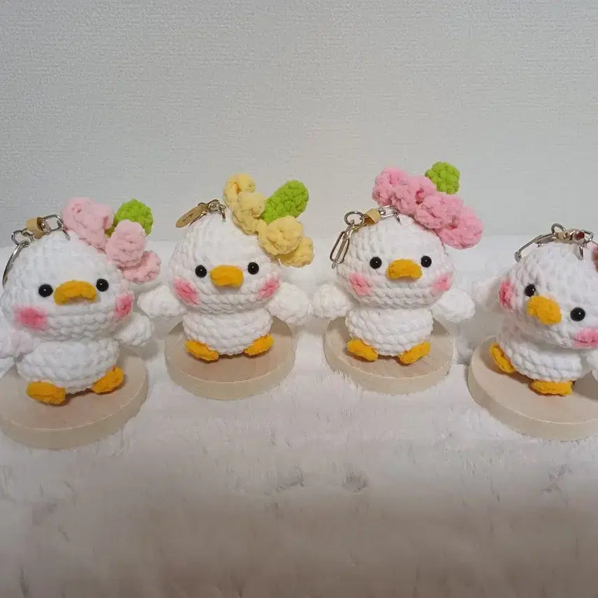 [BUNJANG] Crocheted Duck Charm with Flower Hat / 꽃모자 오리 뜨개키링