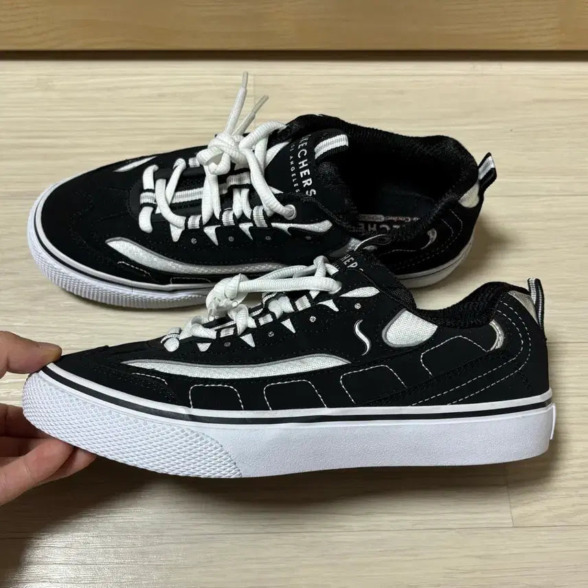 [BUNJANG] Skechers Women's Black & White Sneakers Size 230 / (새제품/ 230) 스케쳐스 여성 블랙 화이트 스니커즈 신발