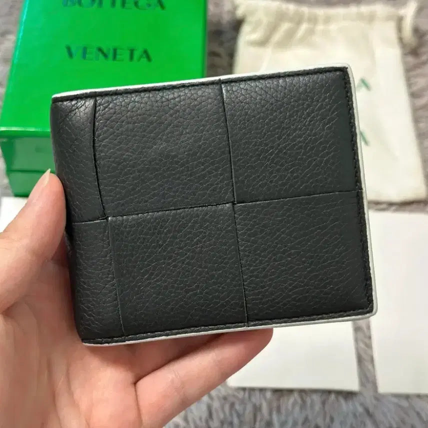 [BUNJANG] Bottega Veneta Maxi Flap Bifold Wallet Charcoal Grey / [풀구성] 보테가베네타 맥시 플랩 투톤 반지갑 차콜 그레이