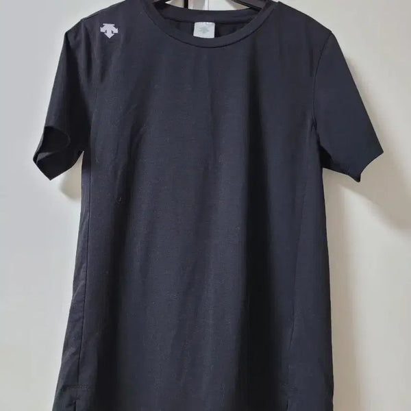 [BUNJANG] Descente Black Short-Sleeve T-Shirt (Size 85) / 데상트 반팔티 블랙(85)