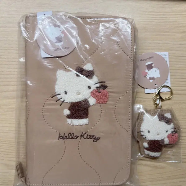 [BUNJANG] Hello Kitty Fluffy Patch Multi-Purpose Zipper Pouch with Keychain / 헬로 키티 뽀글이 패치 다용도 지퍼 파우치 + 키링