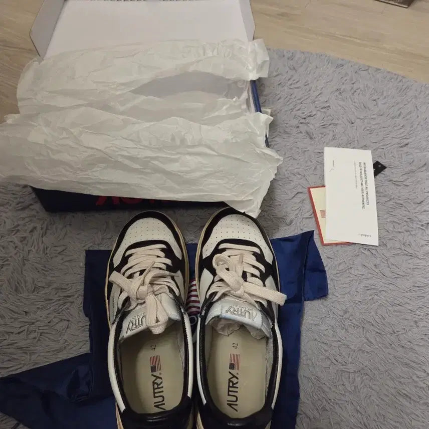 [BUNJANG] Autry medalist Black+White Size 42 / 오트리 정품 메달리스트 블랙+화이트 42사이즈