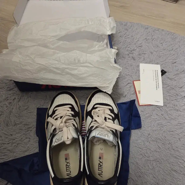 [BUNJANG] Autry medalist Black+White Size 42 / 오트리 정품 메달리스트 블랙+화이트 42사이즈