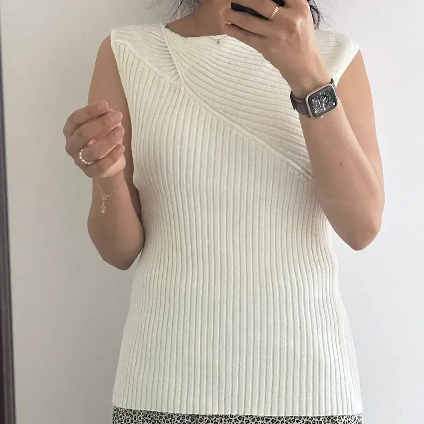 [BUNJANG] White Ribbed Sleeveless Knit Top / 화이트 골지 민소매 니트