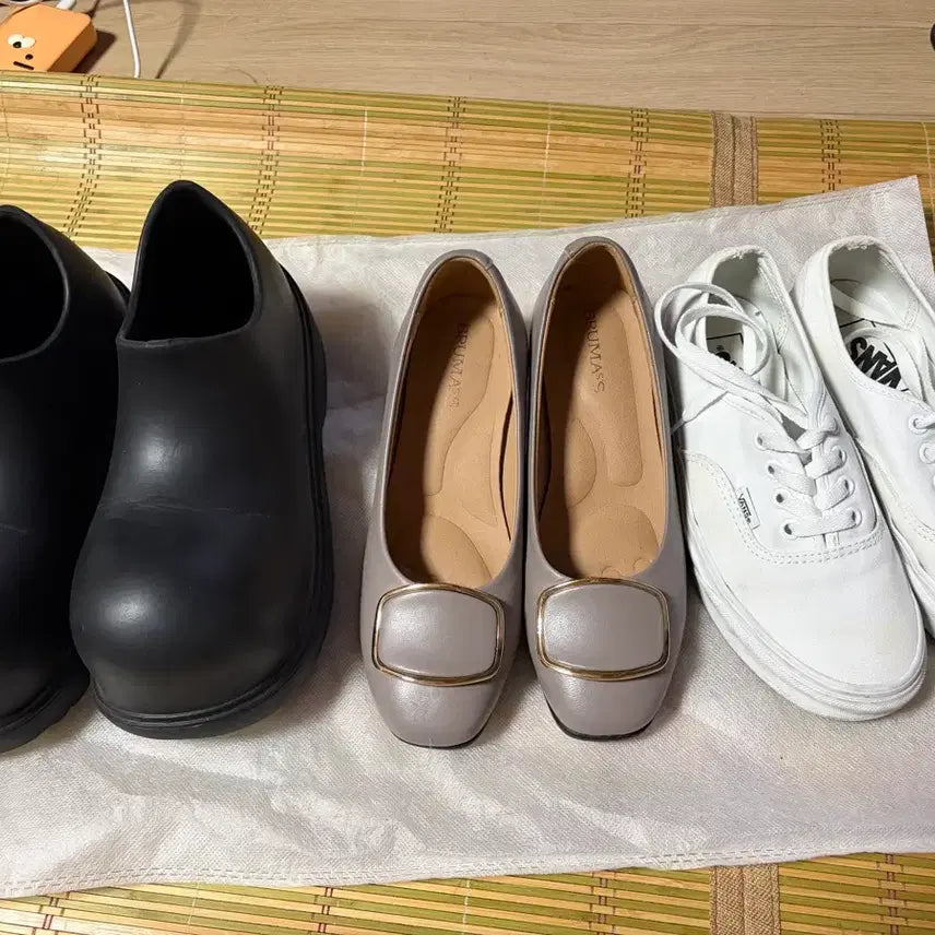 [BUNJANG] Black Platform Shoes, Grey Metallic Flat Shoes, White Sneakers / 블랙 통굽 슈즈 / 그레이 메탈릭 플랫 슈즈 / 흰색신