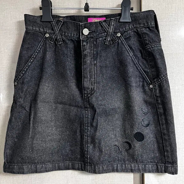 [BUNJANG] Black Denim Moon Phase Embroidered Skirt / 블랙 데님 문 페이즈 자수 스커트