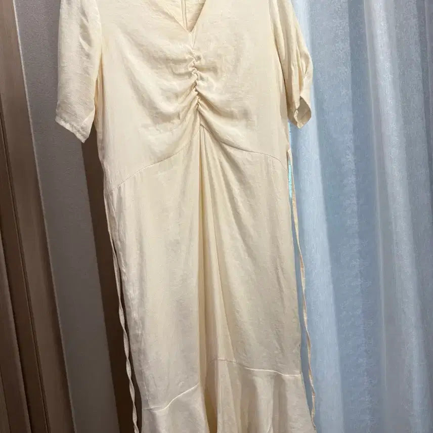 [BUNJANG] Cream Shirring Mermaid Dress / 크림색 셔링 원피스