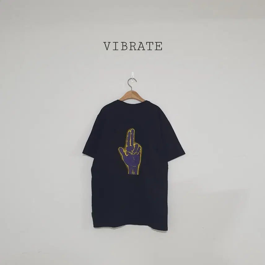 [BUNJANG] Vibrate Big Logo T-Shirt Black / 세일)No.26060612 바이브레이트 빅로고 반팔티 검정색