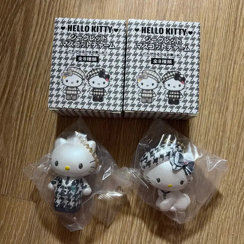[BUNJANG] Sanrio Hello Kitty Monokuro Secret Mascot Charm Keychain (Daniel, Charmmy Kitty) / 산리오 헬로키티 다니엘 챠미키티 모노쿠로 시크릿 마스코트참 키링