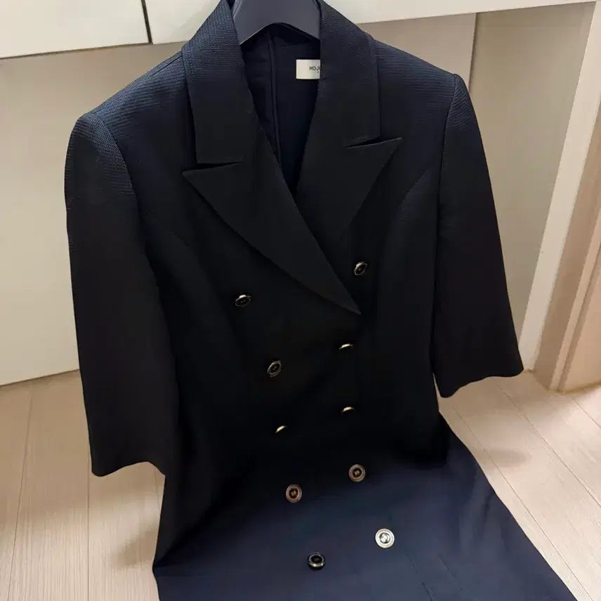 [BUNJANG] MOJO.S.FENE Black Double-Button V-Neck Long Dress / 모조에스핀 20년 금장더블버튼 브이넥 롱원피스 블랙 정장행사하객룩오피스룩