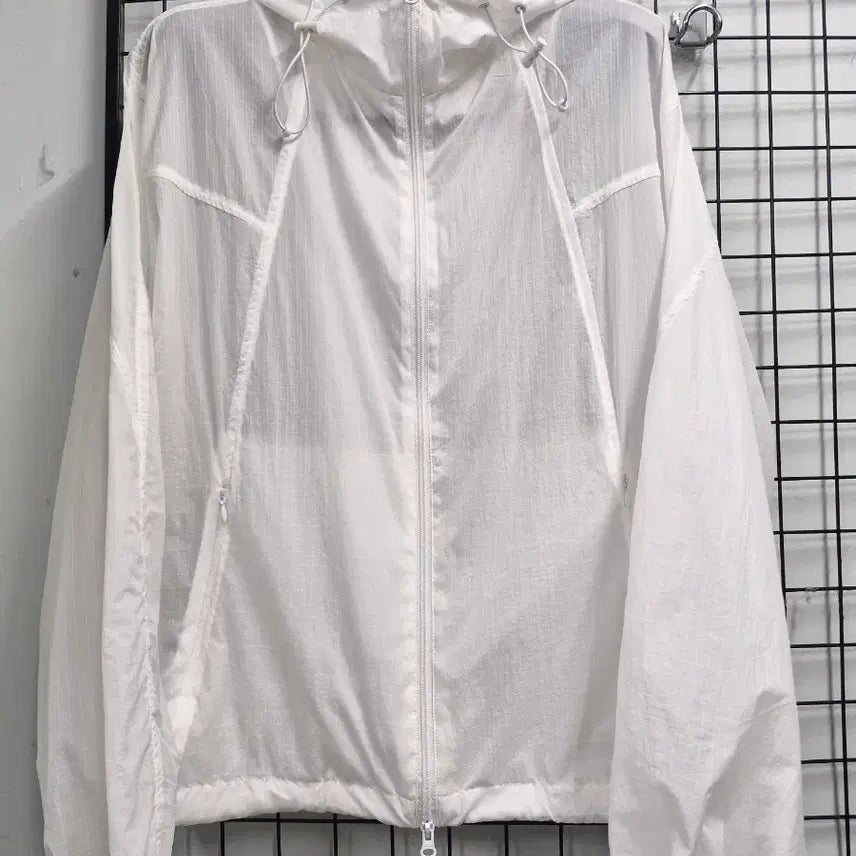 [BUNJANG] Code Graphy 100L Tech Nylon Hooded Windbreaker Jacket White / 100L 코드그라피 테크 나일론 후드 바람막이 자켓 화이트.