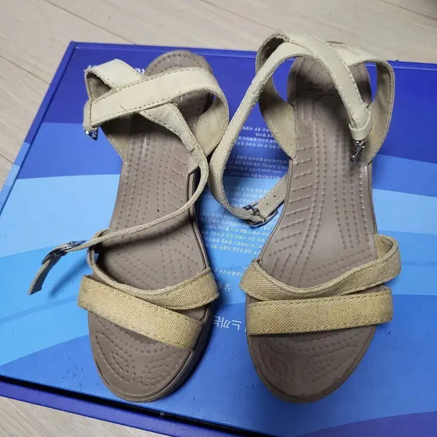 [BUNJANG] Crocs Women's Beige Wedge Heel Sandals Size W6 / 크록스 여성 웨지힐 샌들 베이지 W6 상태좋음