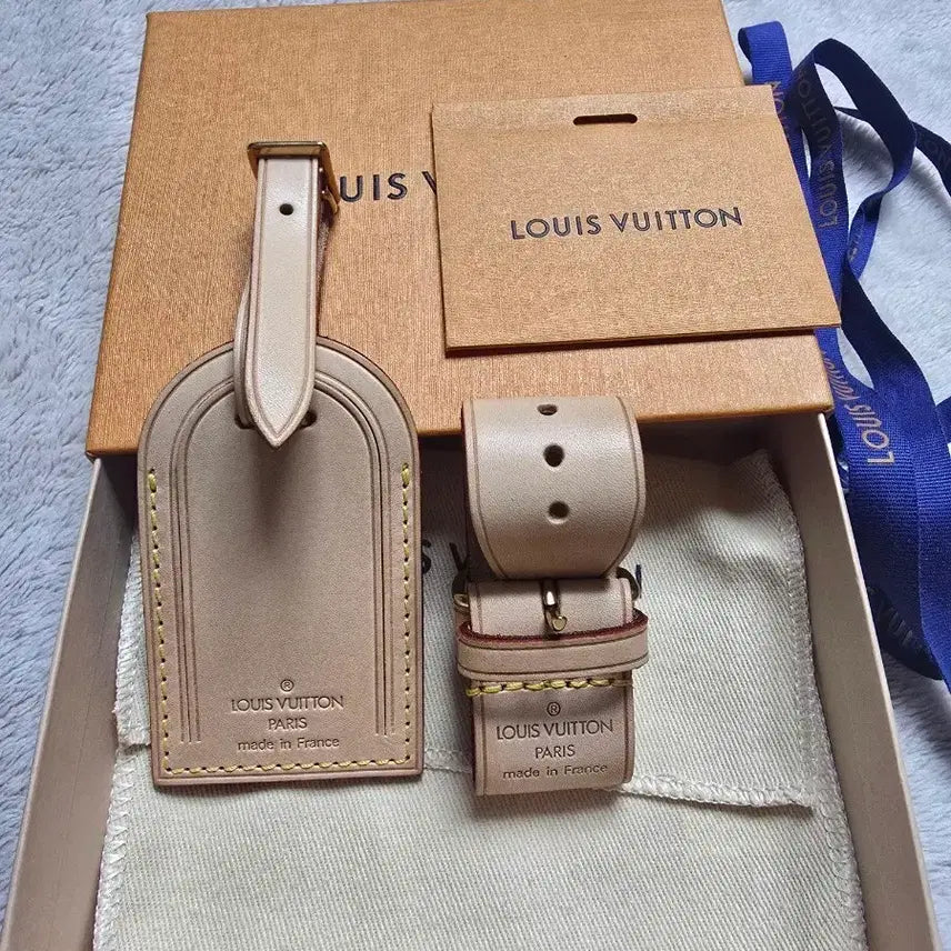 [BUNJANG] Louis Vuitton Cowhide Luggage Name Tag and Holder Set (Bag Charm) / (정품)루이비통 카우하이드 러기지 네임택 및 홀더 세트 (백참)