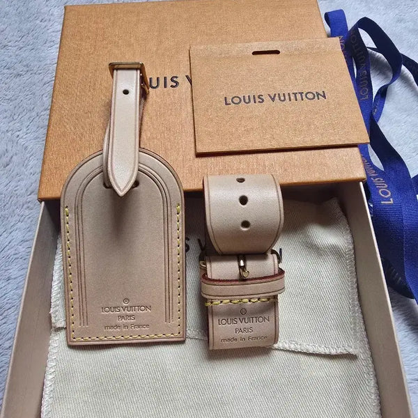 [BUNJANG] Louis Vuitton Cowhide Luggage Name Tag and Holder Set (Bag Charm) / (정품)루이비통 카우하이드 러기지 네임택 및 홀더 세트 (백참)
