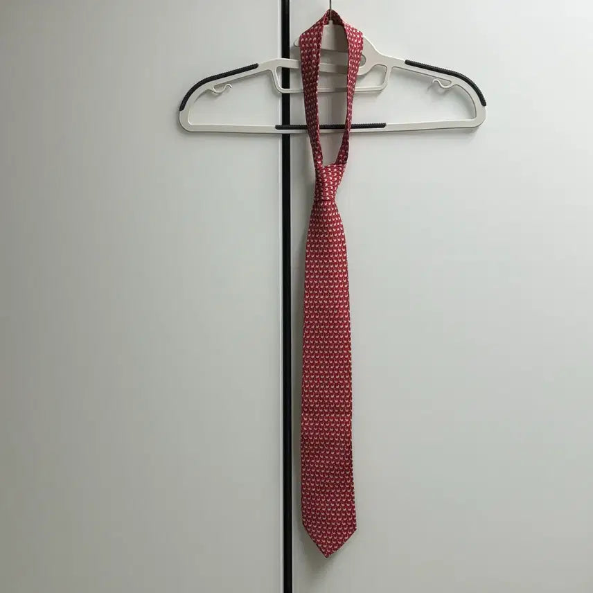 [BUNJANG] Salvatore Ferragamo Made in Italy 100% Silk Seal Pattern Necktie / 페라가모 made italy 물개 패턴 실크100 넥타이
