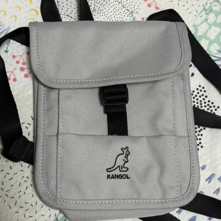 [BUNJANG] Kangol Mini Crossbody Bag Grey / 캉골 미니 크로스백 가방 그레이