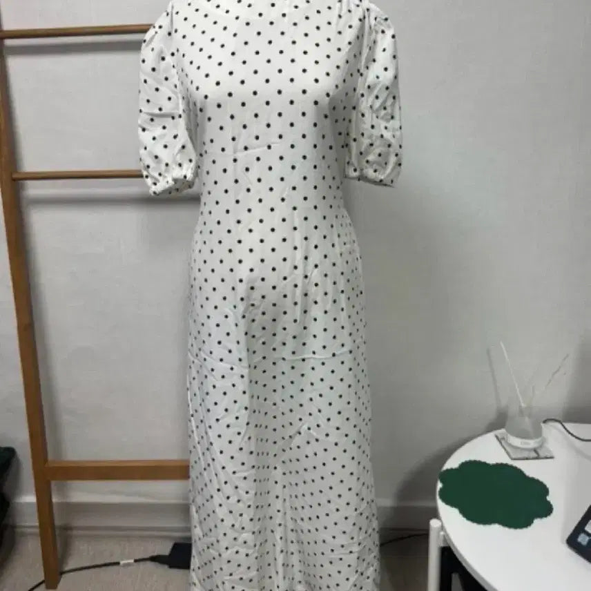 [BUNJANG] White Dot Puff Sleeve Dress / 화이트 도트 퍼프 소매 원피스 팔로컬리
