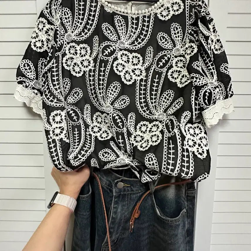 [BUNJANG] Lace Embroidered Short Sleeve Blouse / 새상품 특가 할인 레이스 자수 반팔 블라우스