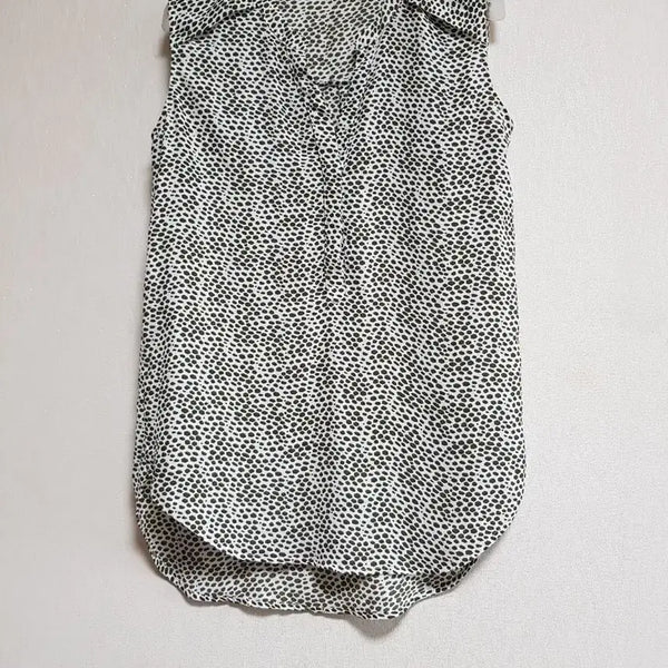 [BUNJANG] List Sleeveless Blouse / 리스트 민소매