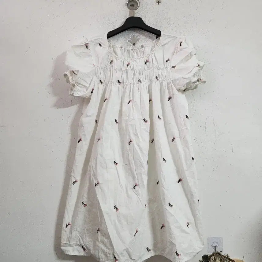 [BUNJANG] White Embroidered Dress / 흰색 자수 원피스