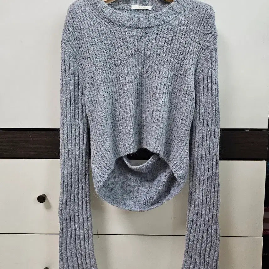 [BUNJANG] Blue-Gray Back Slit Knit / 블루 그레이 뒷트임 니트