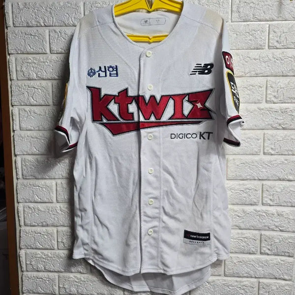 [BUNJANG] New Balance KT Wiz Baseball Uniform Size 100 / 뉴발란스 KT 위즈 야구 유니폼 100
