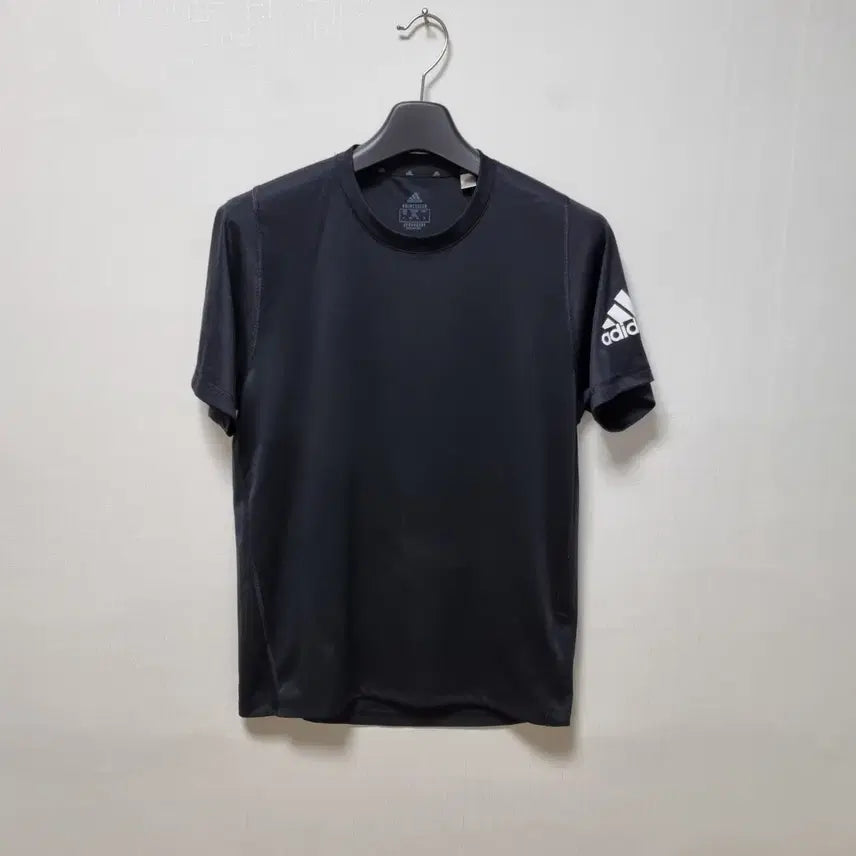 [BUNJANG] Adidas Men's Black Performance T-Shirt Size 100 / 아디다스 반팔티 블랙 기능성  남성 100