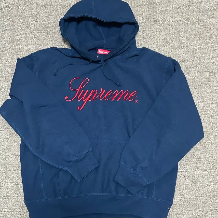[BUNJANG] Supreme Embroidered Script Hooded Sweatshirt Navy / 슈프림 자수 스크립트 후드 스웨트셔츠
